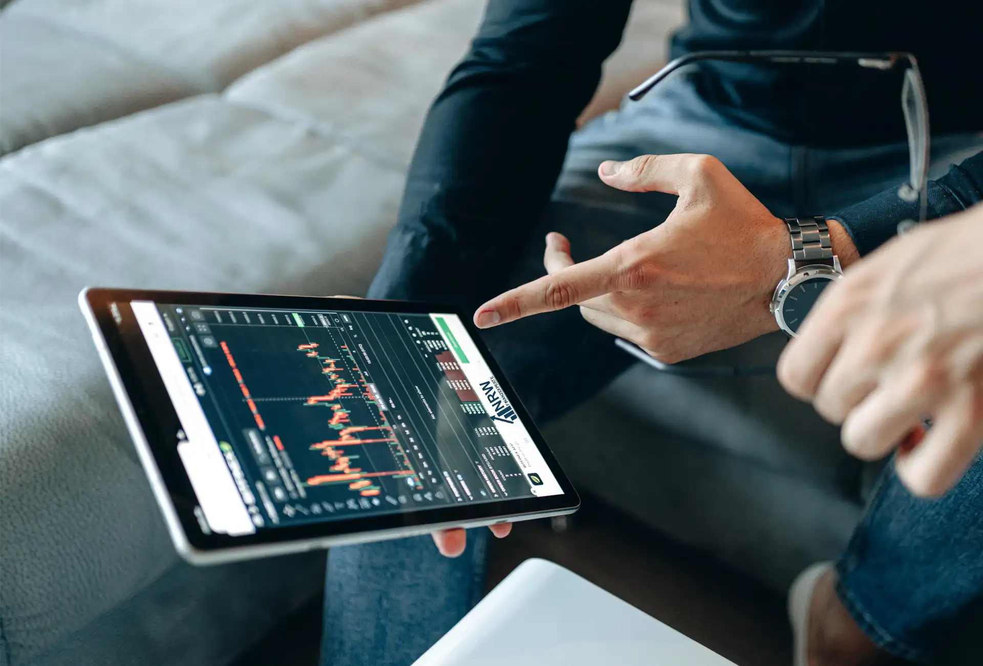 Berater mit einem Tablet